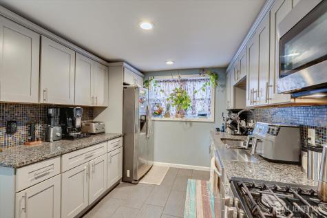 40 Wedgewood Avenue Woodbridge Proper NJ 07095