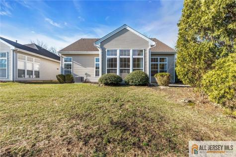 12 Bellflower Drive Lakewood NJ 08701