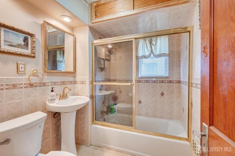17 Vanderbuilt Place Woodbridge Proper NJ 07095