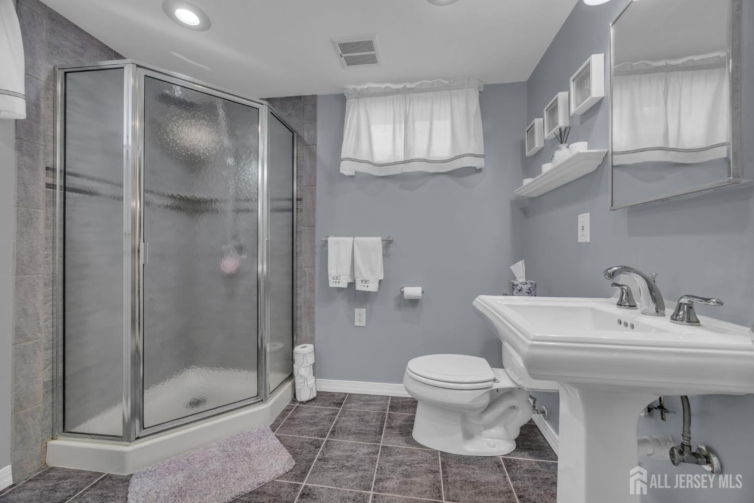 71 Pine Street Spotswood NJ 08884