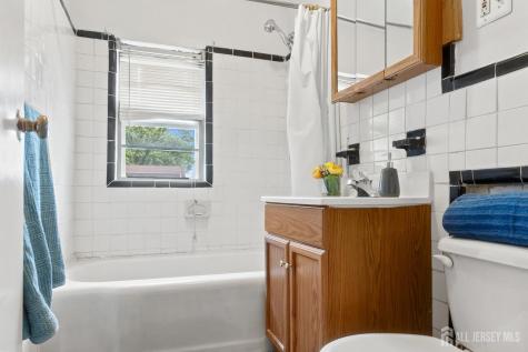 1032 E.blancke Street Linden NJ 07036