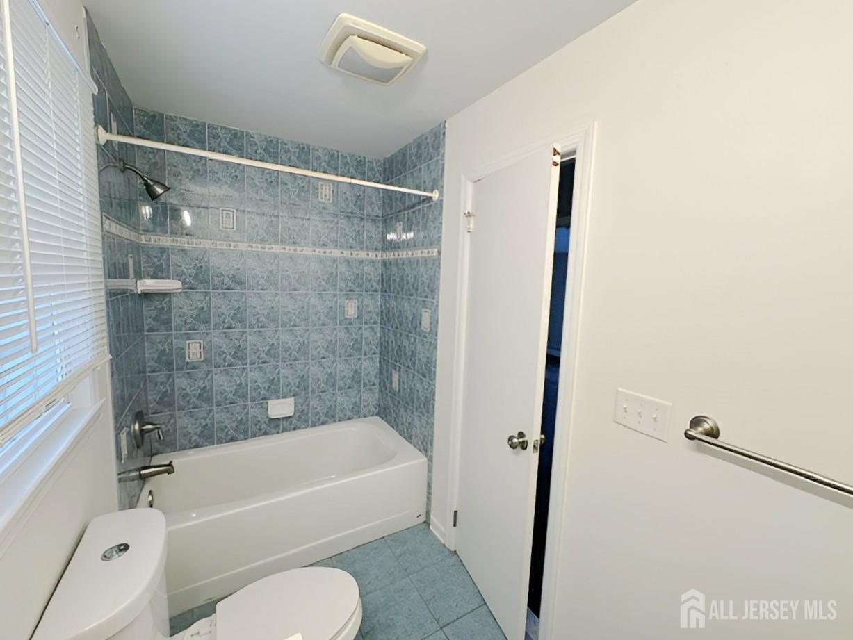 28 Rockleigh Drive Ewing NJ 08628