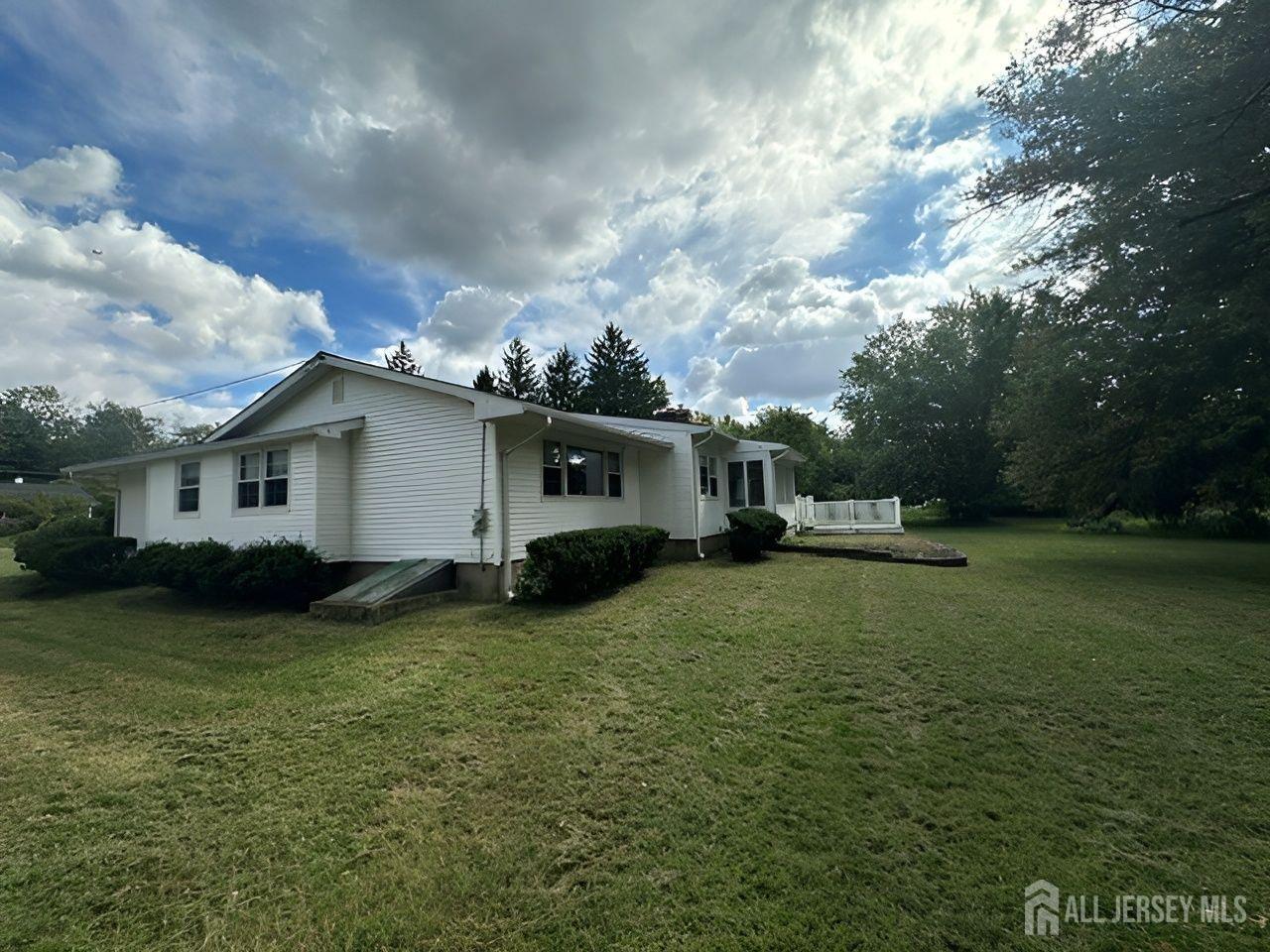 28 Rockleigh Drive Ewing NJ 08628