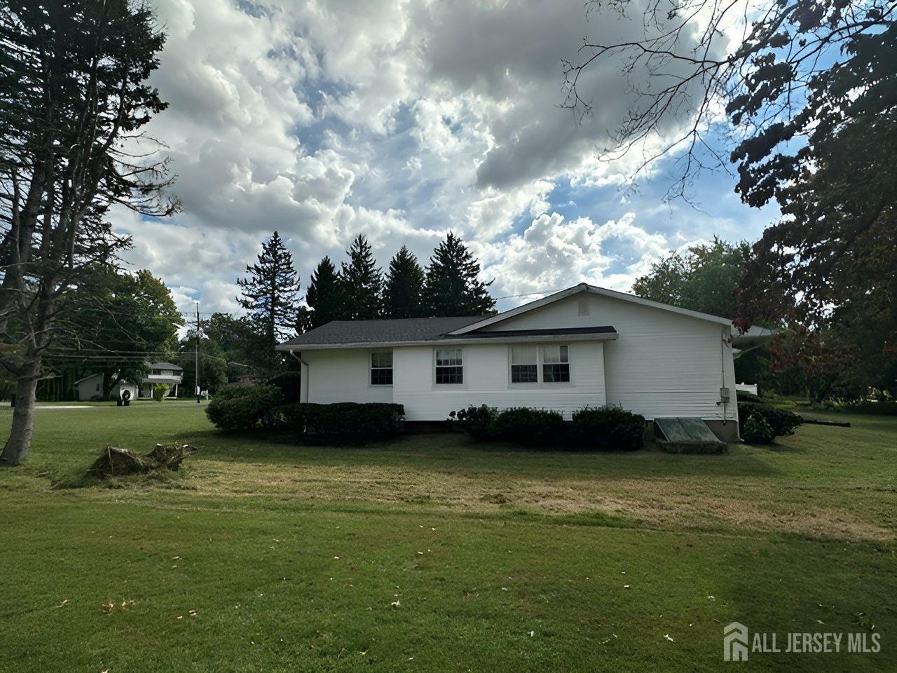 28 Rockleigh Drive Ewing NJ 08628