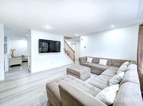 351 Bowler Court Piscataway NJ 08854