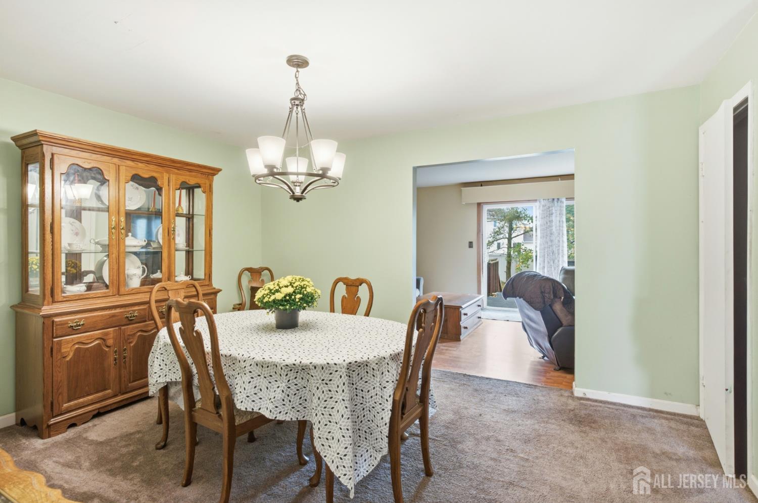 31 Astor Court Sayreville NJ 08872