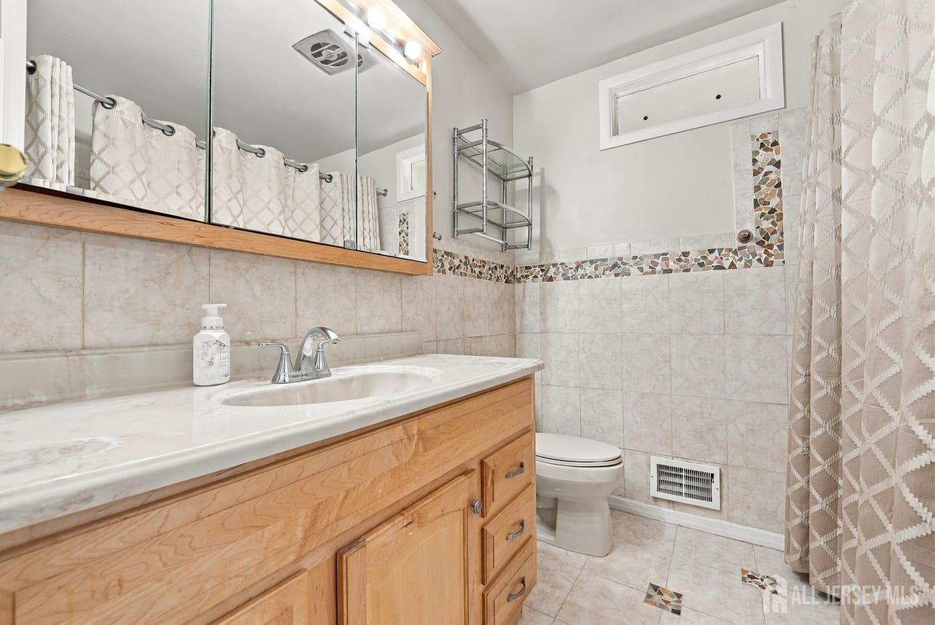 26 Chandler Road Edison NJ 08820
