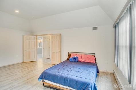19 Dawson Lane Monroe NJ 08831