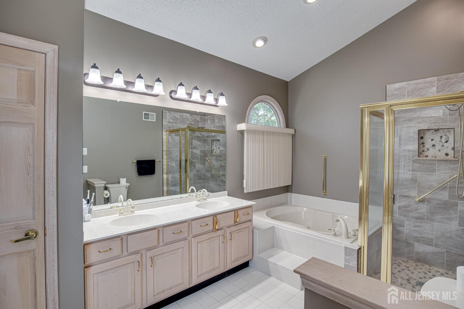 19 Dawson Lane Monroe NJ 08831