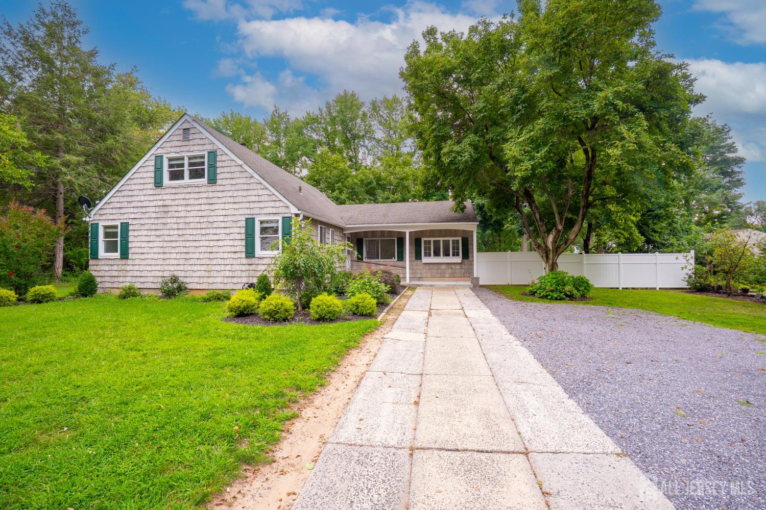 11 Holland Lane East Windsor NJ 08512