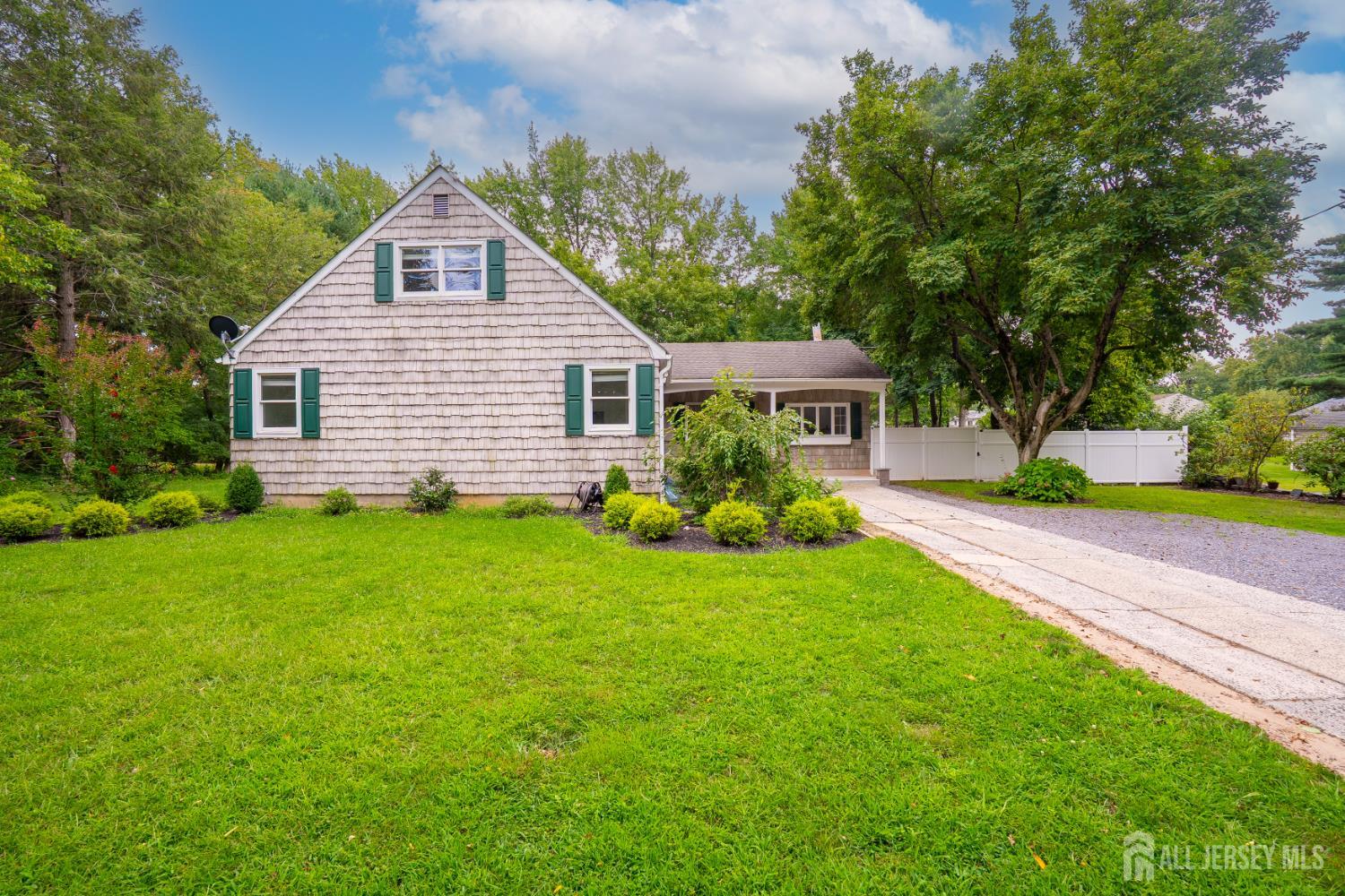 11 Holland Lane East Windsor NJ 08512