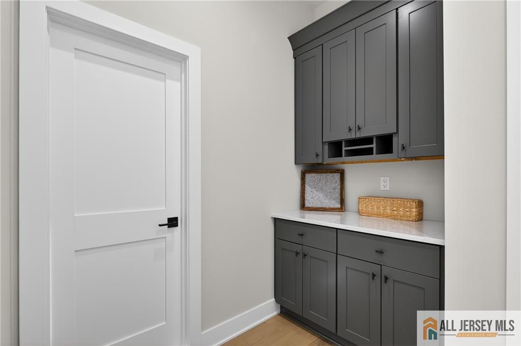 8 Arthur Lane Cranbury NJ 08512