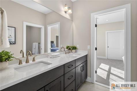 8 Arthur Lane Cranbury NJ 08512