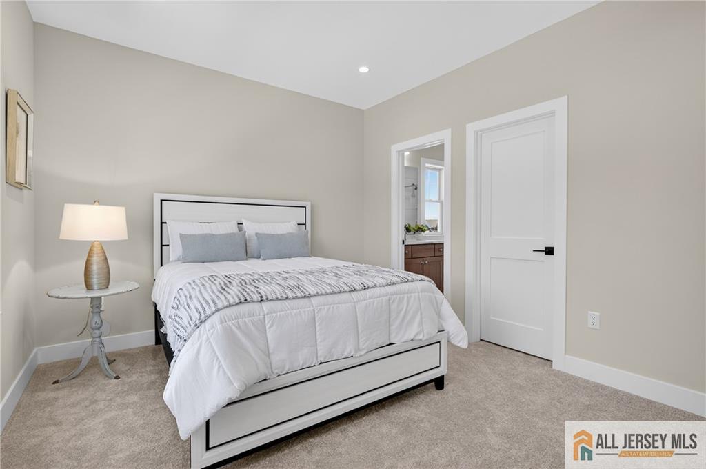 8 Arthur Lane Cranbury NJ 08512
