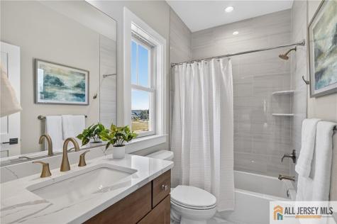 8 Arthur Lane Cranbury NJ 08512