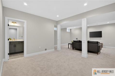 8 Arthur Lane Cranbury NJ 08512