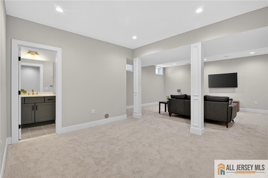 8 Arthur Lane Cranbury NJ 08512
