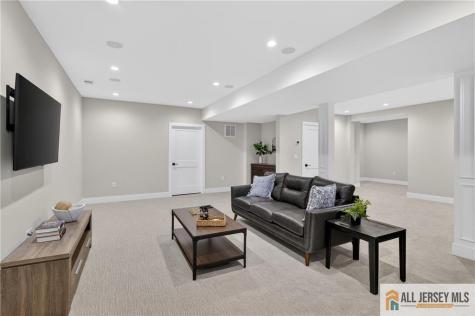 8 Arthur Lane Cranbury NJ 08512