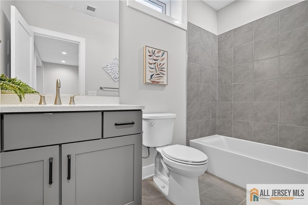 8 Arthur Lane Cranbury NJ 08512