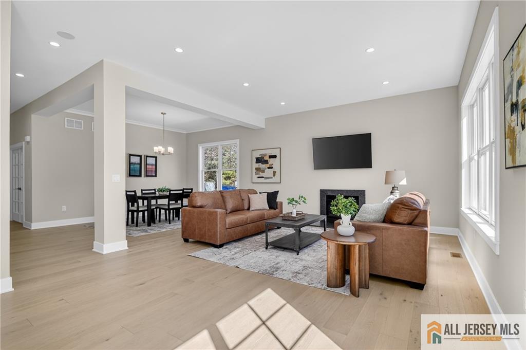8 Arthur Lane Cranbury NJ 08512