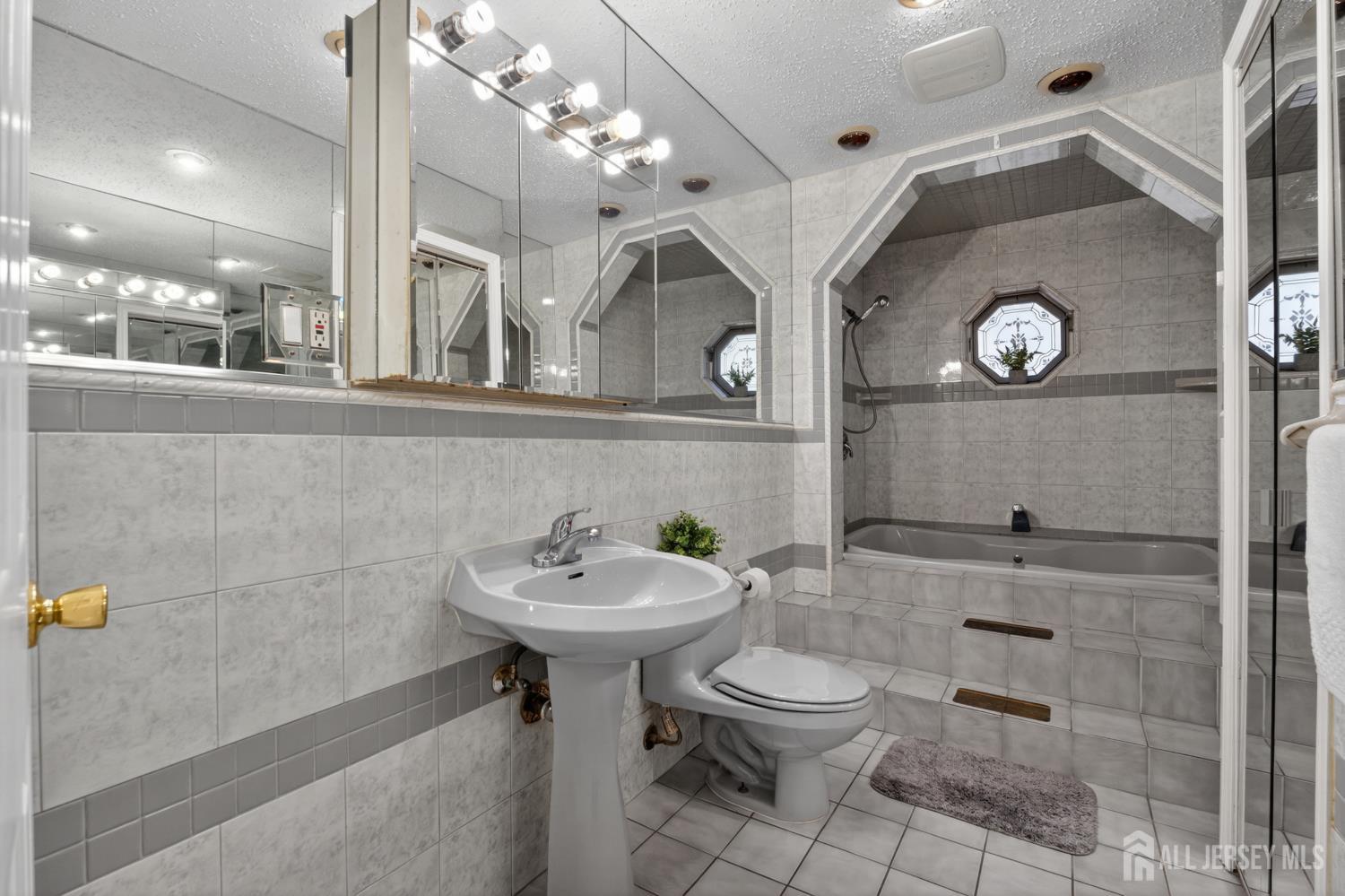 742 Gornik Drive Perth Amboy NJ 08861