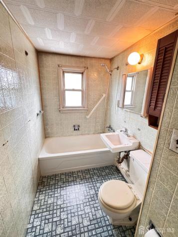 554 Ridgeway Avenue Sayreville NJ 08879