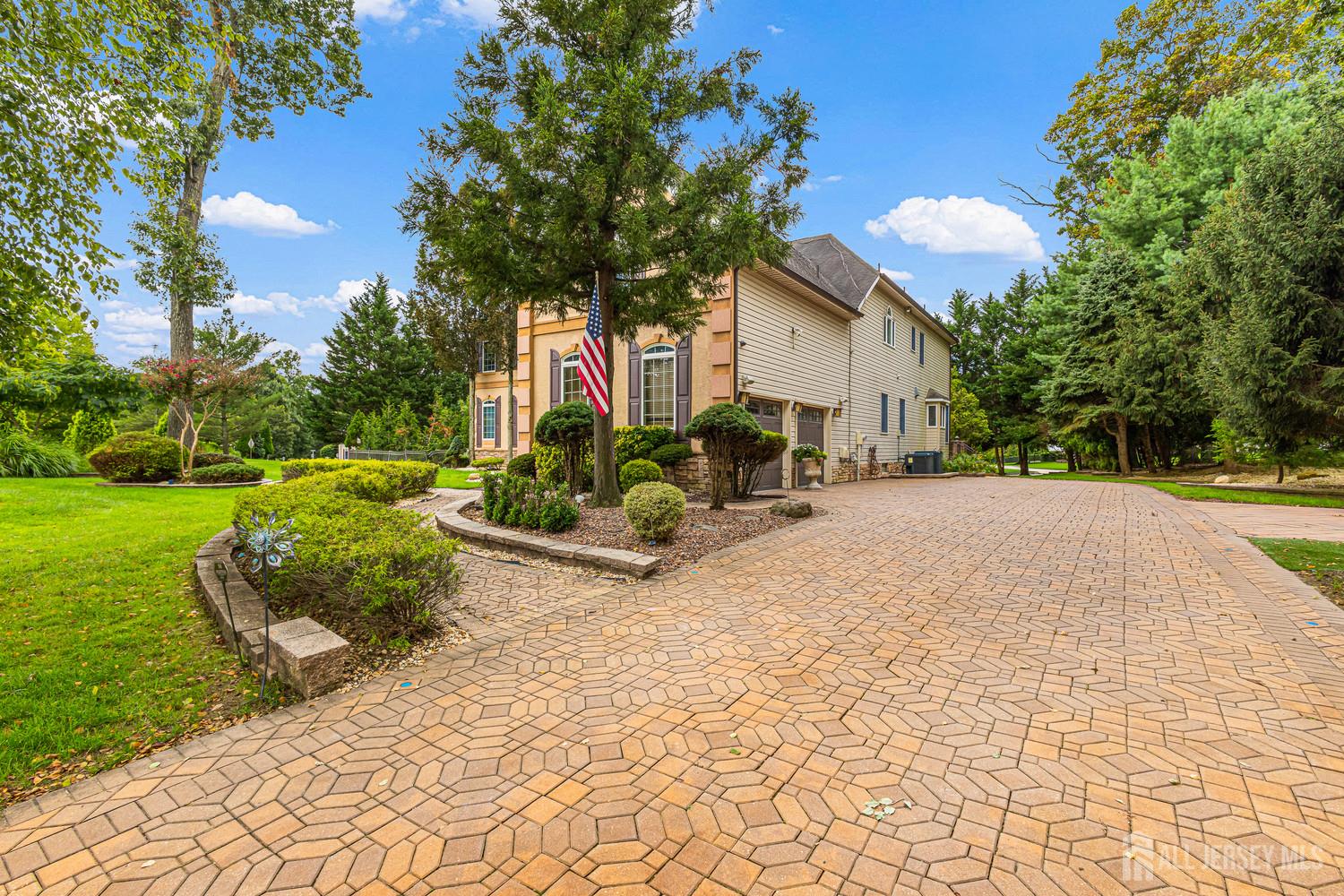 2 Lexington Court Monroe NJ 08831