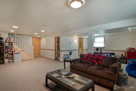 5 Elizabeth Court Edison NJ 08817