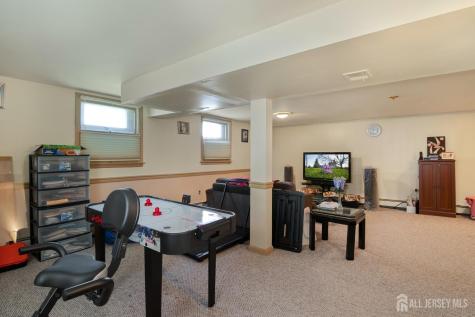 5 Elizabeth Court Edison NJ 08817