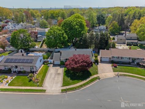 5 Elizabeth Court Edison NJ 08817