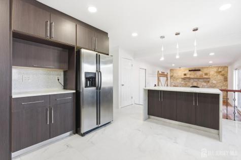 16 Mckinley Street Edison NJ 08820