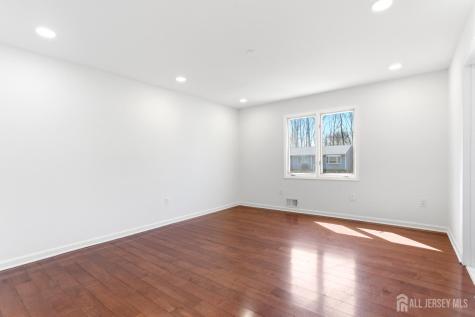 16 Mckinley Street Edison NJ 08820