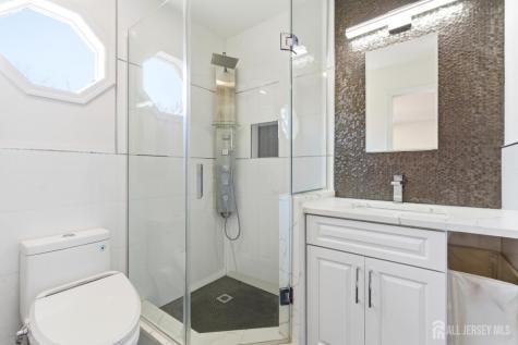 16 Mckinley Street Edison NJ 08820