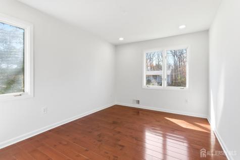 16 Mckinley Street Edison NJ 08820