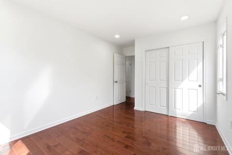 16 Mckinley Street Edison NJ 08820