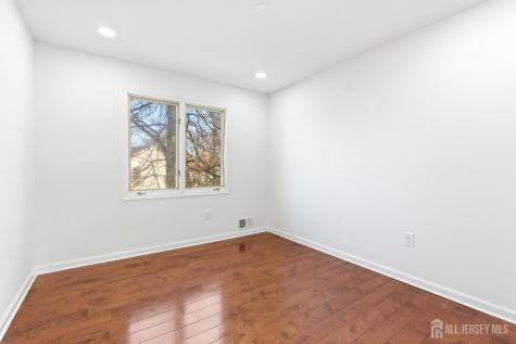 16 Mckinley Street Edison NJ 08820