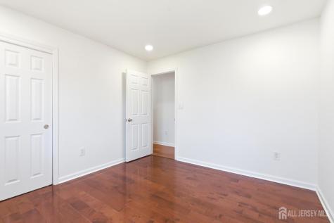 16 Mckinley Street Edison NJ 08820