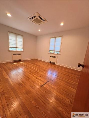 13 Fountain Street East Brunswick NJ 08816