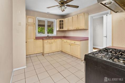 35 Melbourne Court Woodbridge Proper NJ 07095