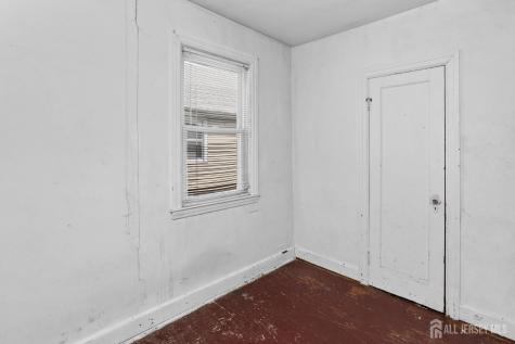 35 Melbourne Court Woodbridge Proper NJ 07095
