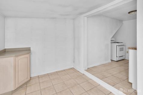 35 Melbourne Court Woodbridge Proper NJ 07095