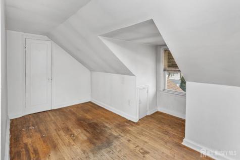 35 Melbourne Court Woodbridge Proper NJ 07095
