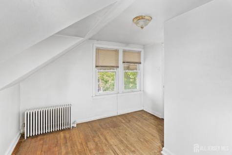 35 Melbourne Court Woodbridge Proper NJ 07095