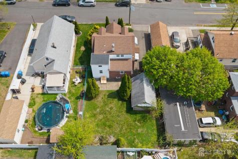 35 Melbourne Court Woodbridge Proper NJ 07095