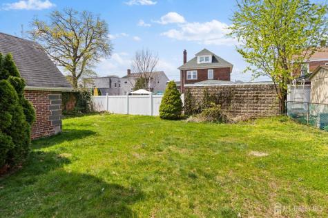35 Melbourne Court Woodbridge Proper NJ 07095