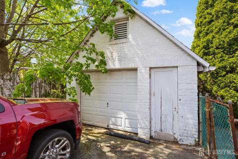 35 Melbourne Court Woodbridge Proper NJ 07095