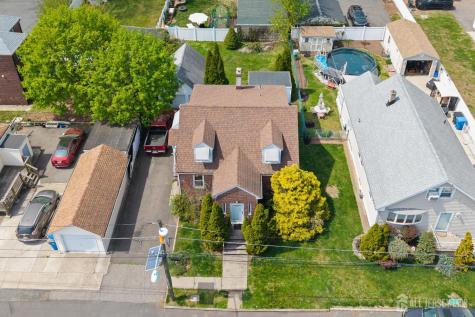35 Melbourne Court Woodbridge Proper NJ 07095