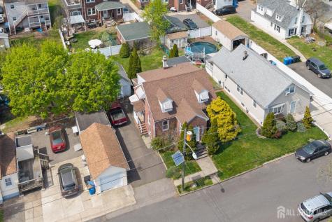 35 Melbourne Court Woodbridge Proper NJ 07095