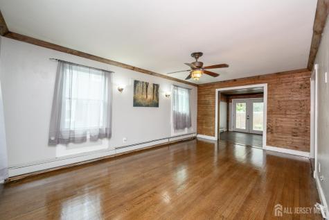 212 Echo Avenue Edison NJ 08837