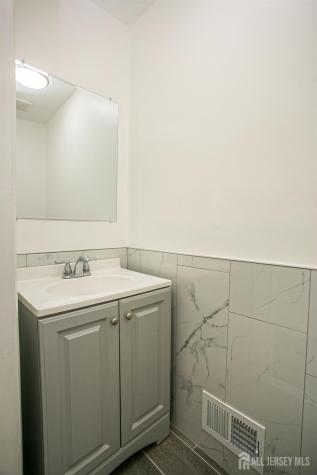 7 Cactus Court Edison NJ 08820